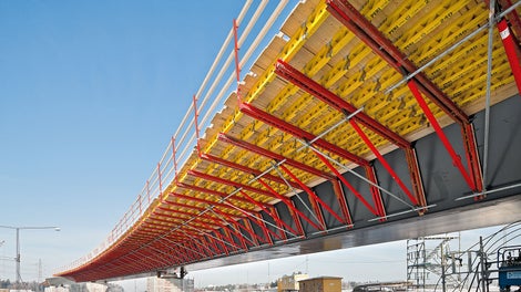 Both for short crossings for railway, highway or a side roads, but also in case of large required material quantities, the cantilever bracket offers cost-effective and efficient solutions. Decisive advantages are the fast assembly, the low own weight and the mounting with standard anchoring material.