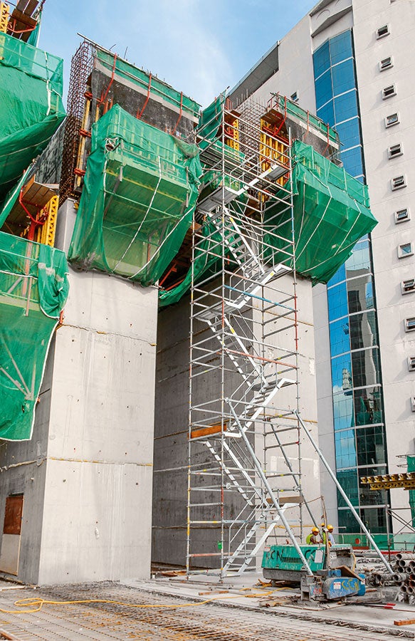 Schodisko PERI UP slúžilo ako bezpečný prístup ku pracoviskám vo vyšších úrovniach. 