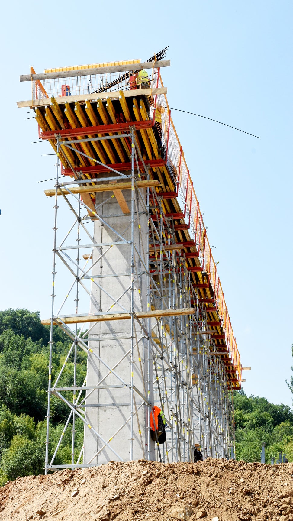 Решение с PERI UP FLEX Подпорни кули. Подпорно скеле и кофраж на стълб.