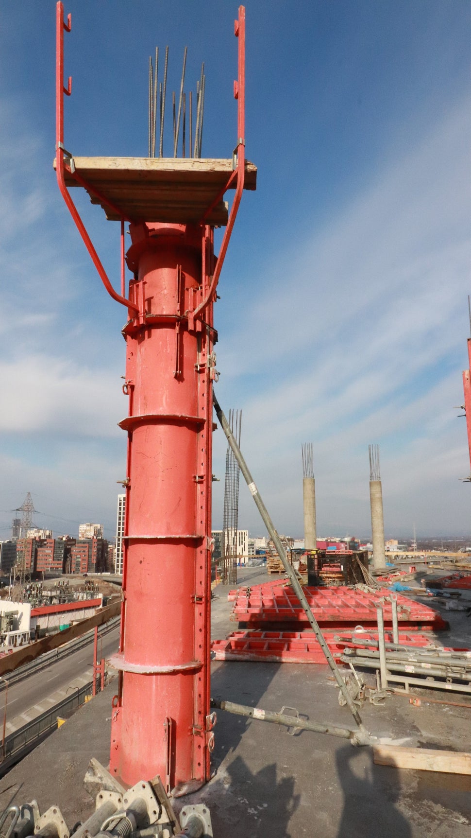 SRS е идеалното решение за кофриране на кръгли колони с най-високо качество на бетоновата повърхност