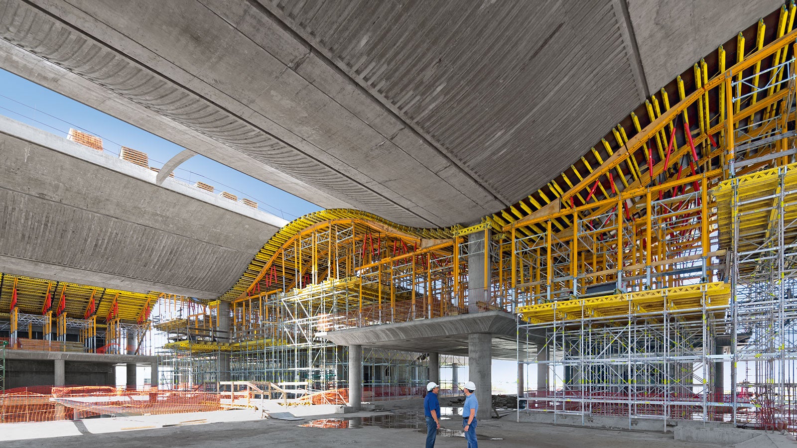 A standardized construction kit system as well as the planning and delivery of formwork and scaffolding from a single source makes the PERI project solution very cost-effective.