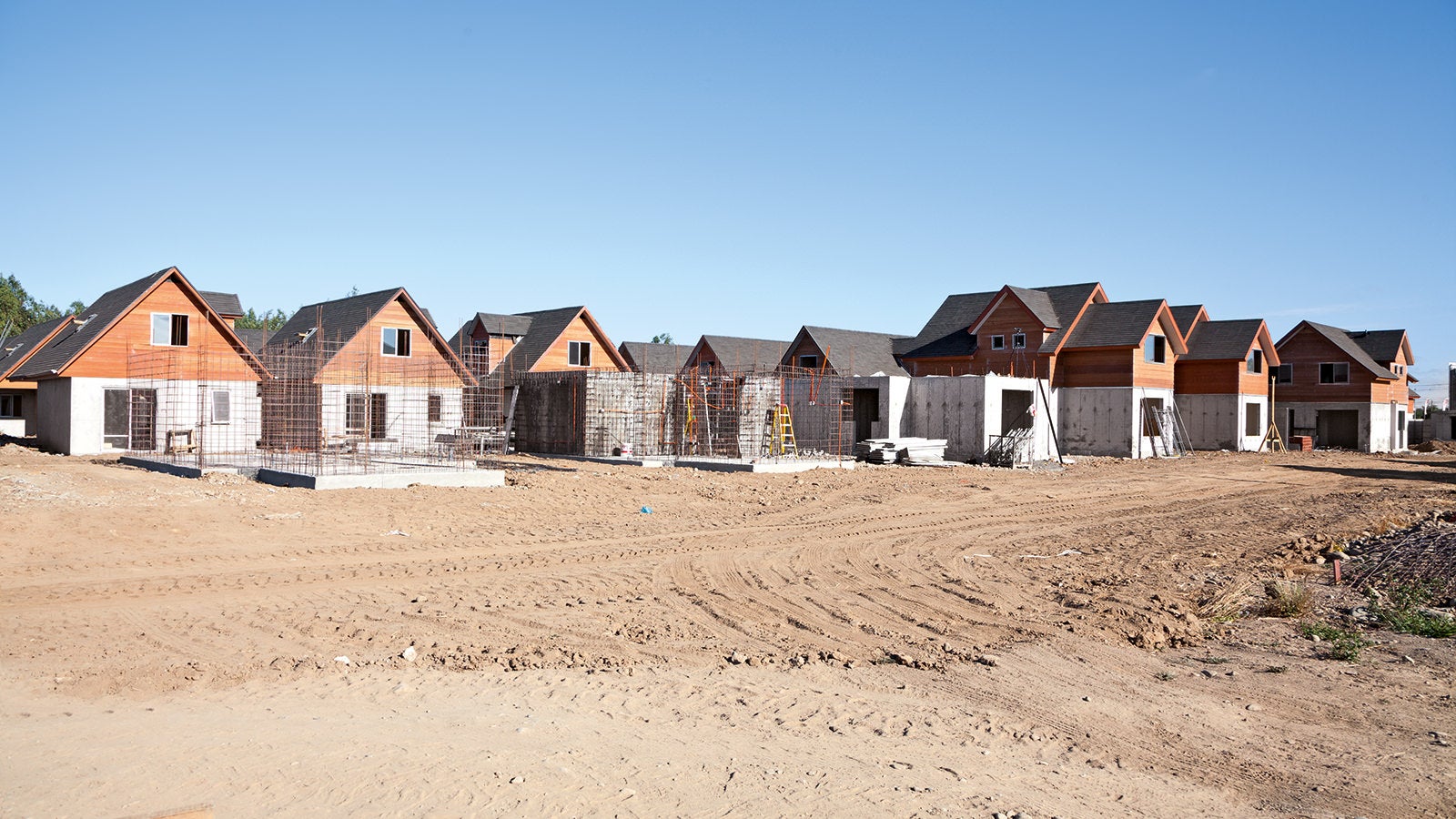 共计浇筑350套住宅，每两天完成一个浇筑周期。