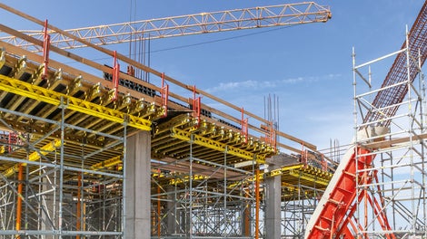 使用SRS圆柱模系统浇筑直径100厘米、V型布置的圆柱。首浇段的6米使用SRU钢梁和VARIOKIT工程套件中的重力螺杆组成支撑结构。<br/>