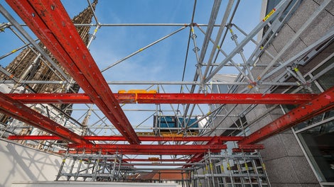 On unstable substrates or in confined spaces, VARIOKIT can be used as a load-bearing base for various applications of the PERI UP Scaffolding Kit.