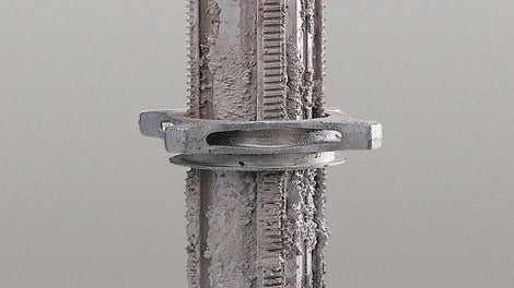 The MULTIPROP thread is self-cleaning and the free-running collar does not jam, even when dirty.<br/>