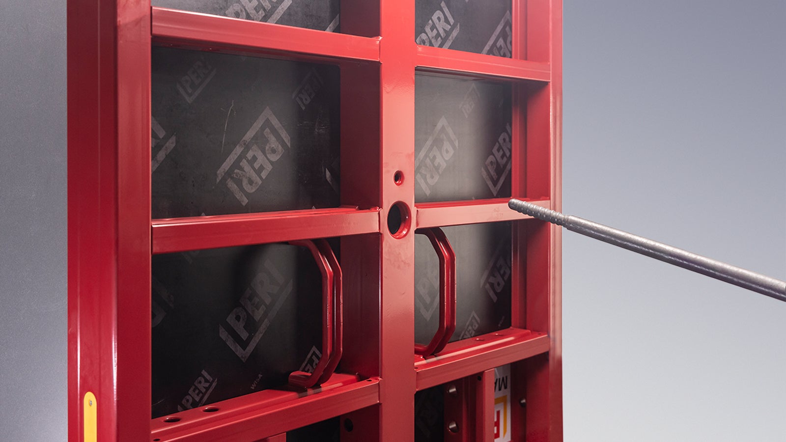 RFID Tags integrated as standard enable comprehensive information to be captured by scanning with the appropriate PERI App.