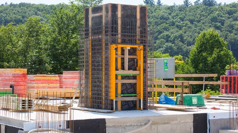 Time saving - assembly under 10 min with low number of components<br/>No specialist tools needed, easy to train to workforce<br/>Adaptable to different wall and recess widths<br/>Easy stripping with telescopic adjustment