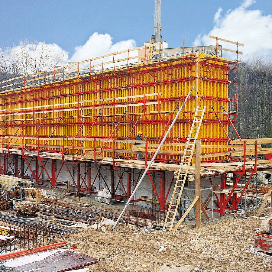 Das flexible VARIO GT 24 Wandschalungssystem alle gestellten Anforderungen bezüglich Betonierhöhe, Oberflächenqualität und Ankerraster erstklassig.