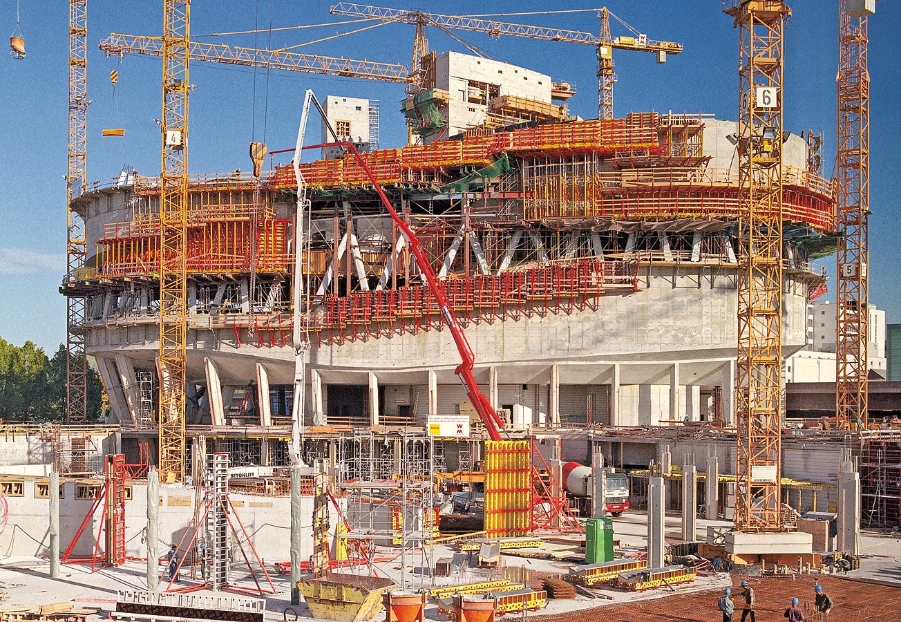 建造这样一个壮观的建筑，是对工程师与模板施工的巨大挑战。