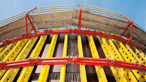 GRV can be used for all radii. By means of the articulated connections of the GRV walers, small radii of 0.60 m can also be shuttered.<br/>