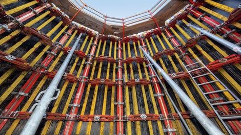 Rýchlo a plynulo nastaviteľné stenové debnenie pre polomery od 1 m.