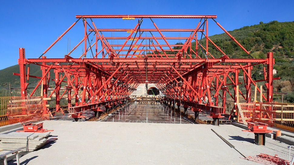 L’estrema rigidezza della trave reticolare principale assicura un’ottimale distribuzione del carico evitando sulle travi del ponte carichi puntuali eccessivi<br/>