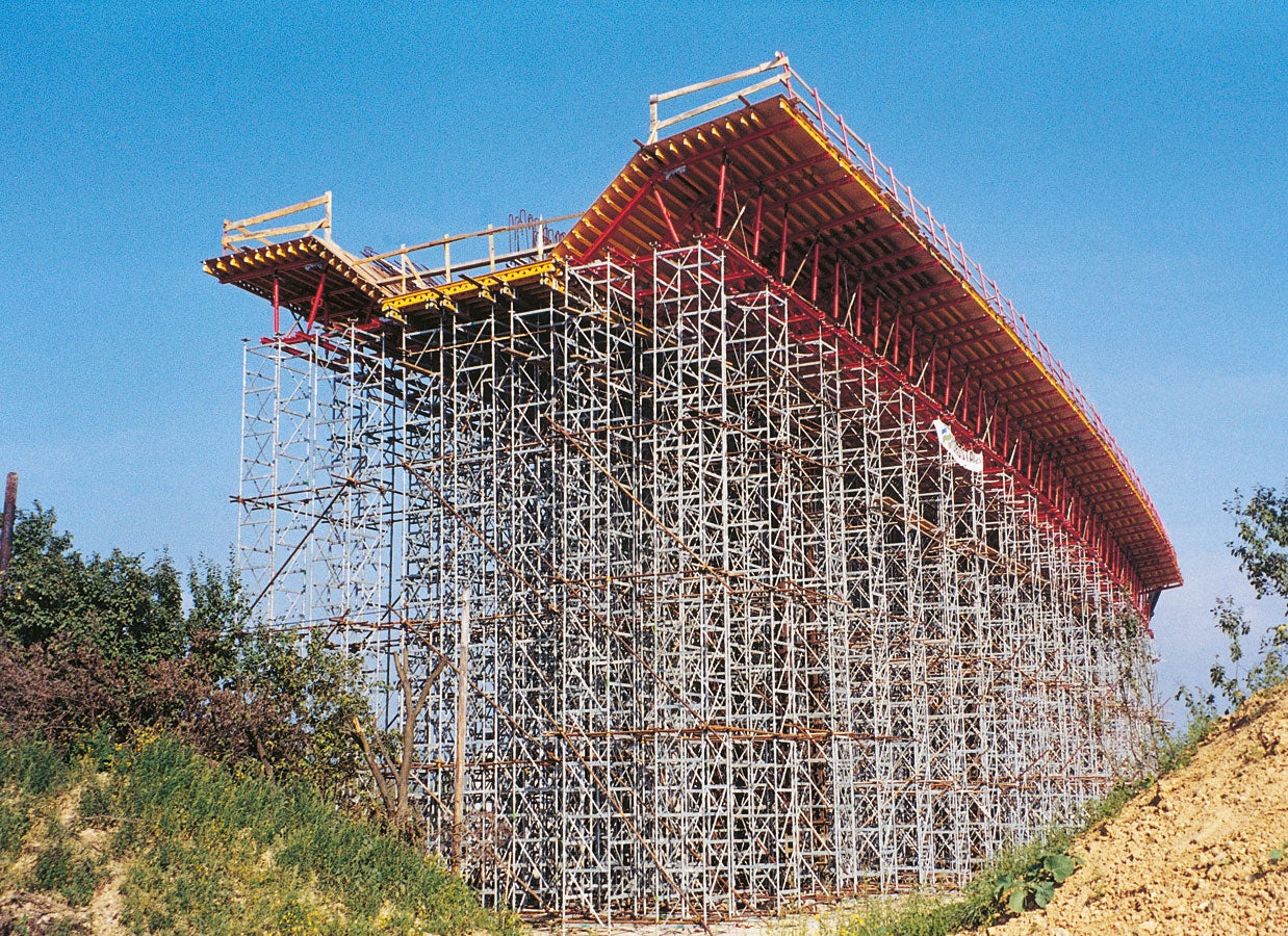Also for big heights and high loads: Safe load transfer to the ground<br/>
