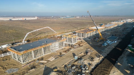 <br/>海天国际控股有限公司是全球领先的工业注塑机制造商，目前该公司已启动其位于鲁马市的综合生产工厂二期工程的建设。CCFG作为该项目的承包商与派利公司携手完成这一项目。 