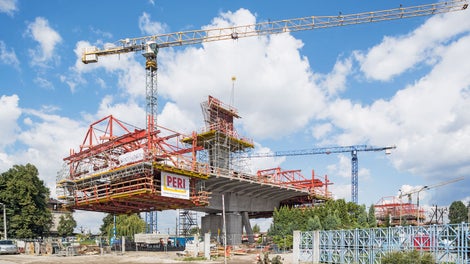 派利工程师提供细节丰富的设计方案及悬臂吊篮系统的非常灵活，确保了斜拉上部结构按时竣工。