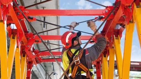 Bolzenverbindungen reduzieren den Montageaufwand bei der Montage. Der zentrische Verbandsanschluss sorgt für eine hohe Tragfähigkeit.
