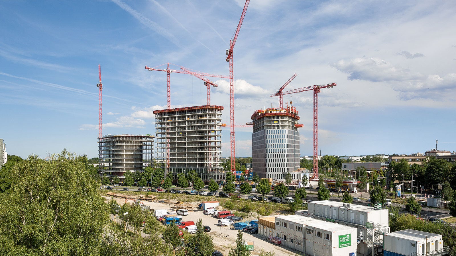 Das Hochhausensemble der Bavaria Towers ist das neue Eingangstor im Münchner Osten – verkehrsgünstig gelegen an der A94 zwischen Messegelände und Stadtmitte.