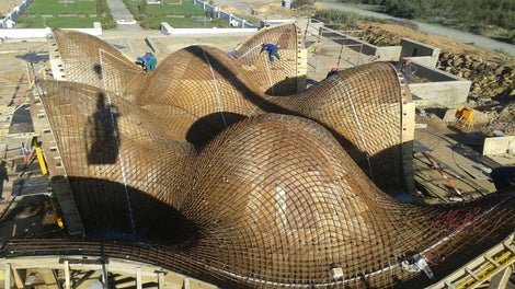 屋顶结构的钢筋非常复杂。