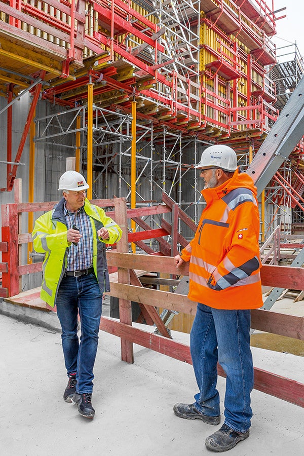 During the construction of the Moselle Lock in Trier, a PERI project coordinator supported the site management in all technical, commercial and logistical aspects regarding the coordination of the planning and installation work as well as ensuring punctual supply of materials.