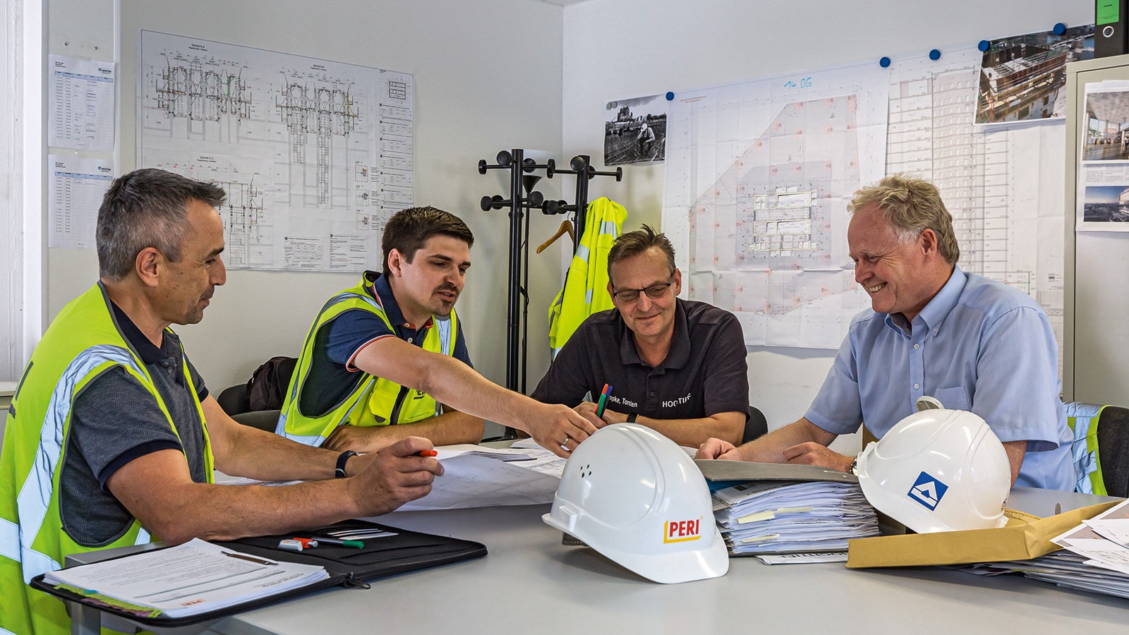 Při realizaci stavby tohoto náročného projektu výškové budovy pomáhali vedení stavby firmy Hochtief po celou dobu kompetentní vedoucí projektu PERI a manažer odbytu PERI. 