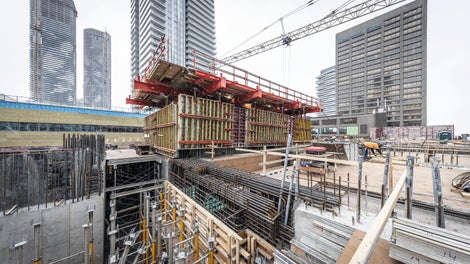The ACS Core 400 system was chosen for its ability to lift the formwork and working platforms of the elevator and stair core between floors without requiring the tower crane and with minimal labour.