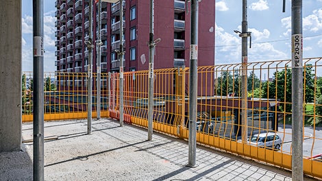 Jako na jedné z prvních staveb u nás zde byl nasazen i bezpečnostní systém PROKIT.