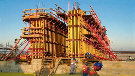 System components from the VARIO GT 24 girder wall formwork system provided the ideal basis for all areas as the load-bearing GT 24 formwork girders could be used very flexibly.