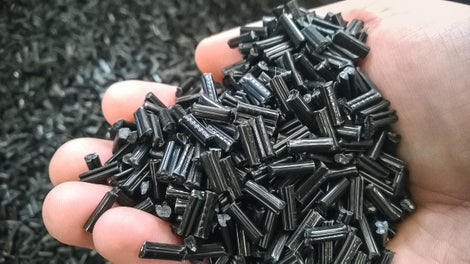 Technopolymère :<br/>Le technopolymère ne rétrécit pas, ne se dilate pas en raison de l'humidité, et ne rouille pas.<br/>Ceci rend son utilisation très avantageuse pour des applications de coffrage et d'échafaudage, comparé à du bois ou de l'acier. 