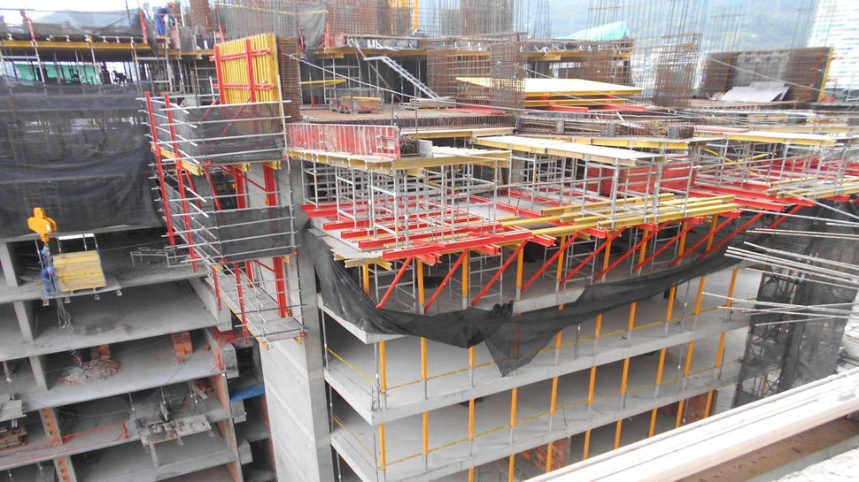 Sistema de soporte ST-100, da soporte a las losas de voladizo en conjunto con los Puntales MULTIPROP.