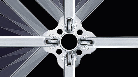 Rozeta vertikálního sloupku umožňuje natočení připojeného dílu až o 45°. Styčníky s rozestupem 50 cm nabízejí možnost připojení v jakémkoli směru.