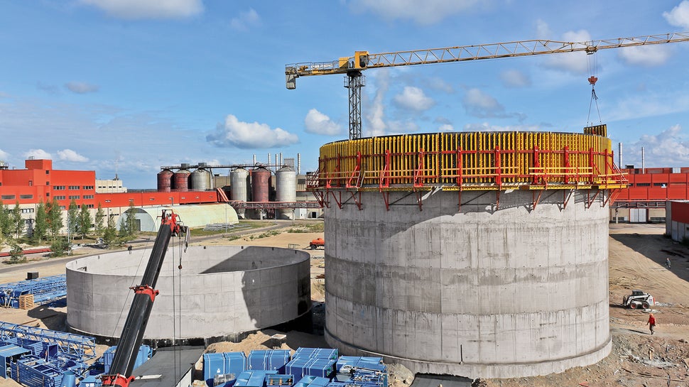 Сборные, готовые к эксплуатации опалубочные модули VARIO обеспечивают высокий уровень безопасности работ и значительно экономят время при их повторном использовании.