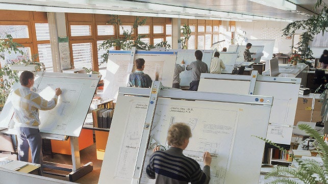 <p>Die Ingenieure bei ihrer Arbeit im technischen B&amp;uuml;ro in Wei&amp;szlig;enhorn.</p><br/>