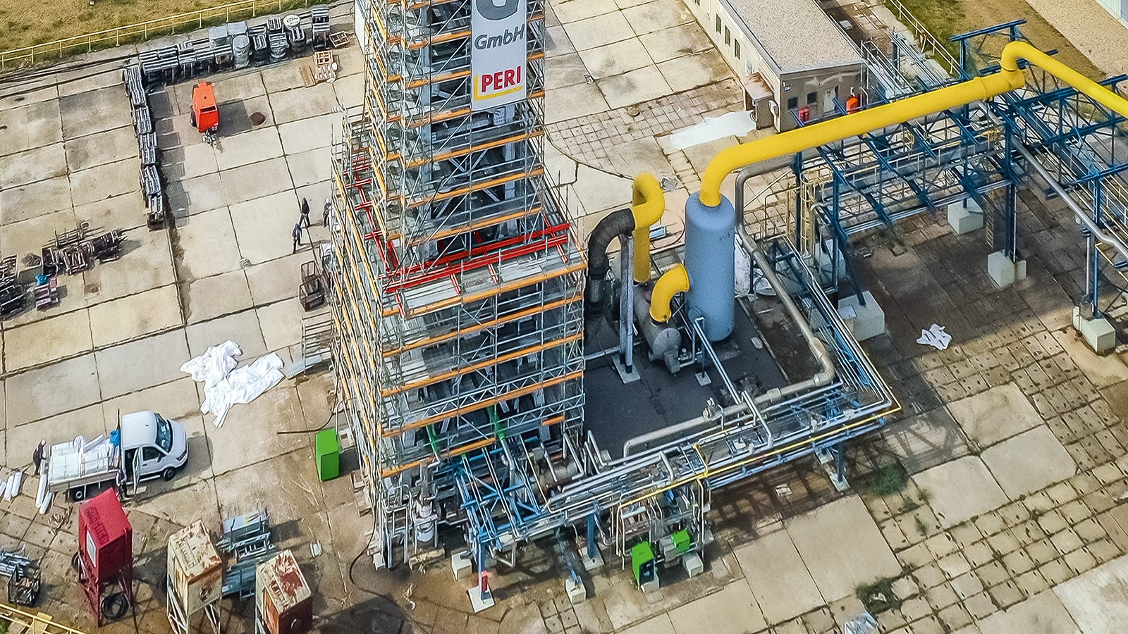Das kostensparende Highlight der PERI UP Gerüstlösung war die Verjüngung mittels einer Trägerrostlage auf Basis standarisierter VARIOKIT Systembauteile. (Foto: Intering GmbH)