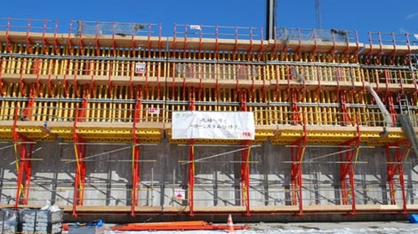 VARIO/バリオ大型壁型枠を搭載したCB240クライミング作業足場