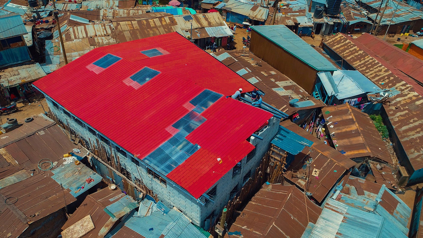 The first successfully completed project with TwistBlock Moulds: the "Oloo's Children Centre" in the Kibera slum in Nairobi (Kenya) was built from over 7,200 bricks according to plans by Oliver von Malm. The school offers space for 400 children. 