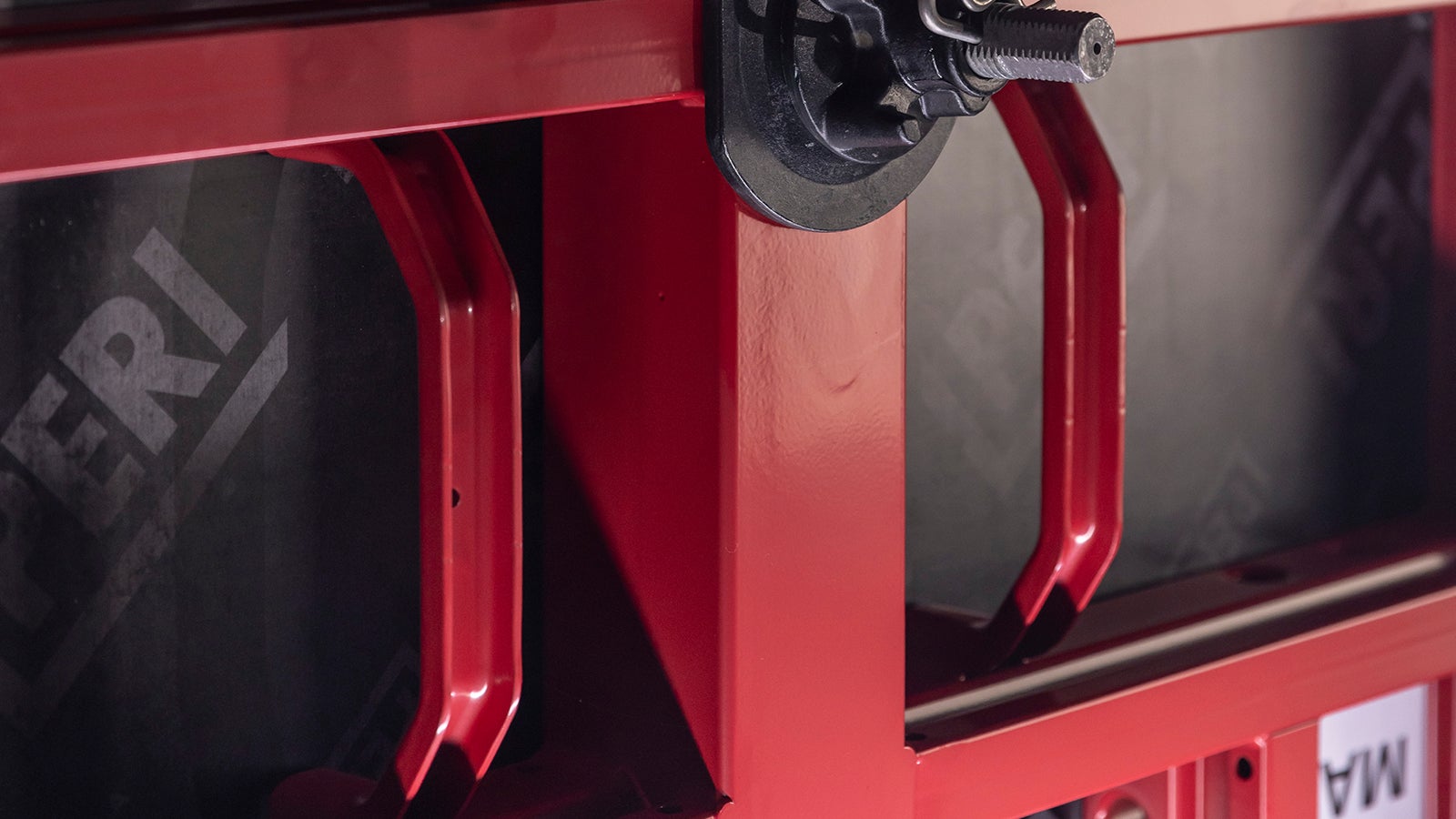 The ergonomic positioning handles are arranged at small intervals to give extra support.