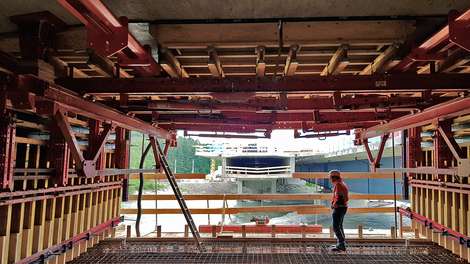 PERI VBC-Freivorbauwagen Fahrbahnplattenschalung und Steginnenschalung