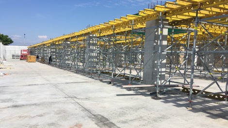 Изграждане на складови помещения към пивоварната на „Пиринско“ в Благоевград - Подпорни кули PERI Up Flex