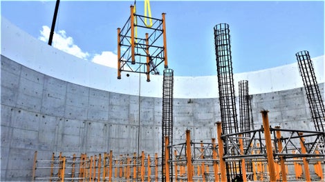 RUNDFLEX was used to form the round walls of the digester tanks and 42' tall stacked MULTIPROP were used to support the slab formwork. 