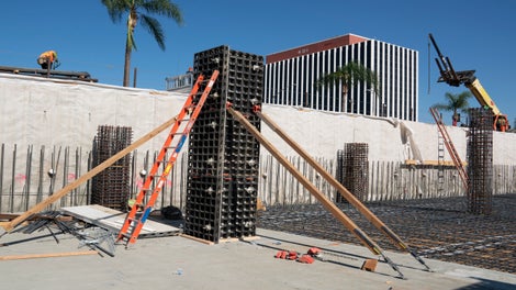 The 6-story, 254,000 square-foot structure uses 22"x22" size columns. 