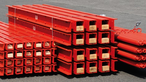 Základními díly stavebnice VARIOKIT pro inženýrské stavby jsou ocelové závory, kolejnice a podpěrná vřetena.