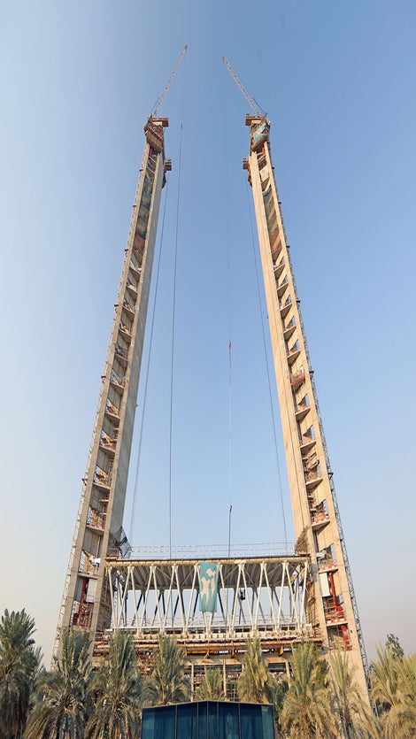 In order to strengthen the structure of the towers to take the weight of 3,000-tonne of the skybridge, the last slabs had a thickness of 1.4m and cantilevered around 3.5m to the outer side of each tower. In this case load were not transferred vertically but horizontally by using steel beams. 