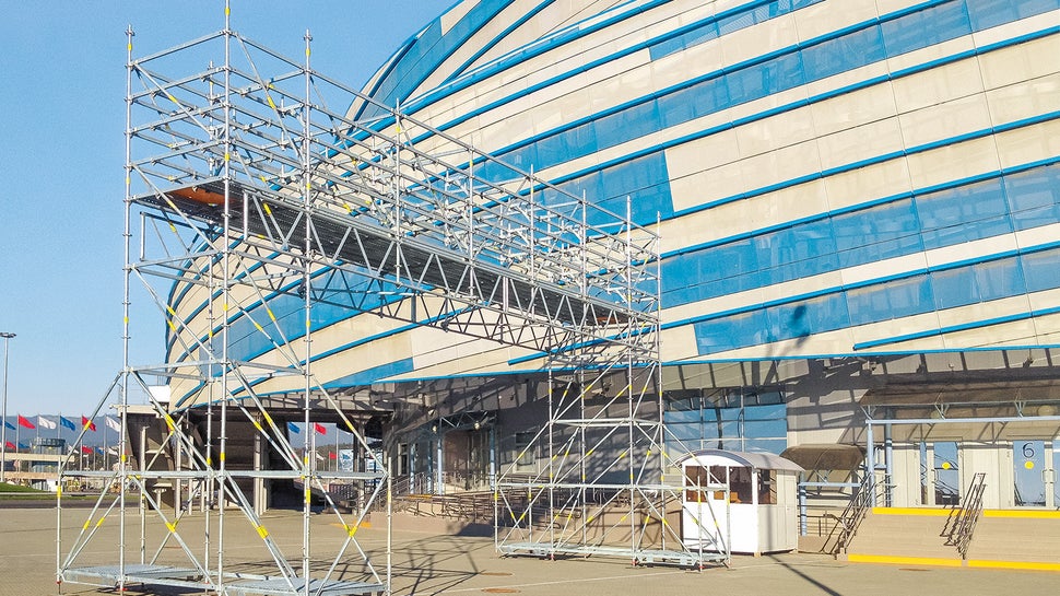 Компания PERI поставила в Сочи для проведения Олимпийских игр более 600 тонн оборудования для возведения спортивных и медийных конструкций: сцены, на которой президент России Владимир Путин приветствовал спортсменов; платформы для статистов и опорные площадки на ледовой арене "Шайба"; кабельные мосты и платформы для операторов на лыжных трассах; вышки для видеокамер. 