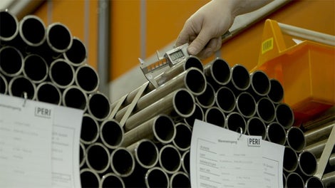 Kontrola materiału w momencie otrzymania i po każdym etapie produkcji.