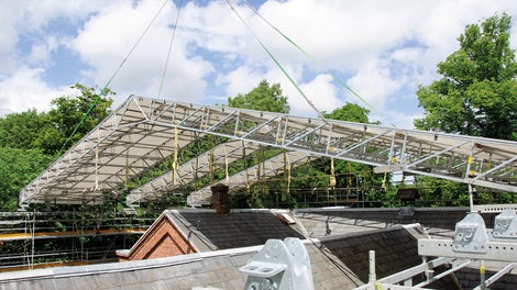 Visitors to the PERI exhibition hall can look forward to realistic exhibits – including a segment of the PERI UP weather protection roof.