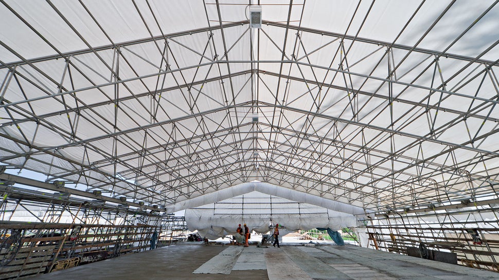 Reliable protection against the effects of the weather increase the efficiency and the quality of the site results.