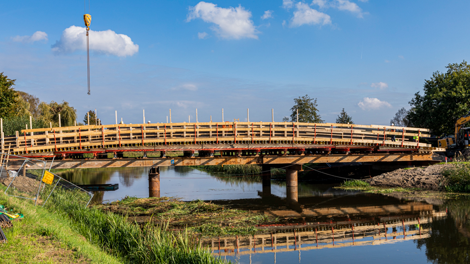 De volledige vorm van de nieuwe brug over de Essche Stroom is prefab gemaakt in VARIOKIT bekisting van PERI.