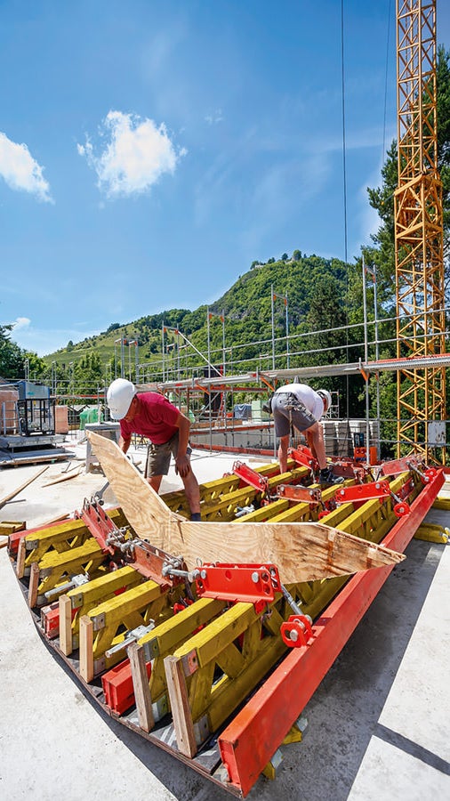 Spindles are adjusted using the combi ratchet spanner SW24.<br/>