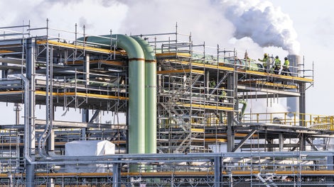 Se facilitaron el acceso a aproximadamente 1,3 km de tuberías mediante andamios modulares con hasta cuatro niveles de trabajo.<br/>(Foto: PERI SE)