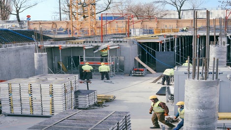 System SKYDECK można z powodzeniem stosować zarówno do stropów prostych, jak i skomplikowanych i nieregularnych konstrukcji.